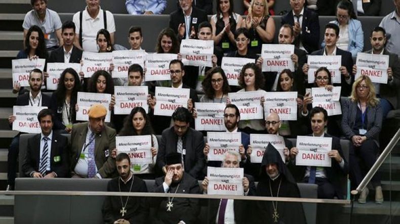 برلمان ألمانيا يتبنى قراراً يصف مذابح الأرمن “بالإبادة الجماعية”