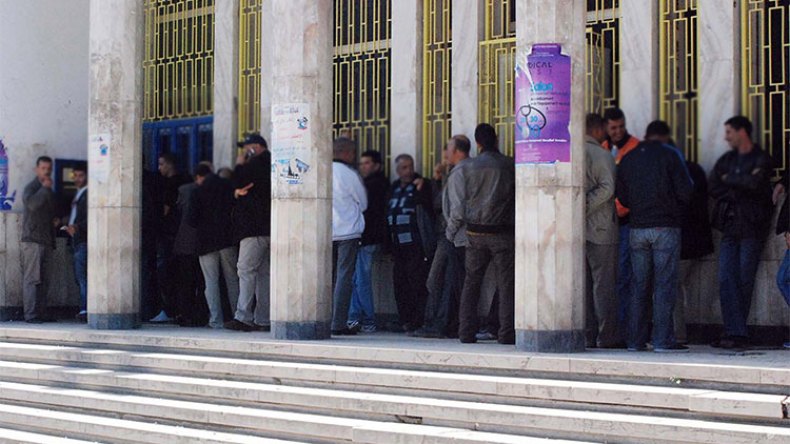 جزائريون يودّعون الكمامة وآخرون عادوا إلى حياتهم الطبيعية