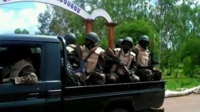 الجيش البوركينابي يدخل العاصمة ويفاوض الانقلابيين