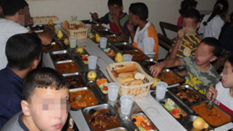 تسمم أطفال في البويرة وحجز مياه معدنية منتهية الصلاحية في أقسام الامتحانات