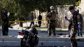 مقتل 10 جنود في تفجير استهدف مسجدا في أفغانستان