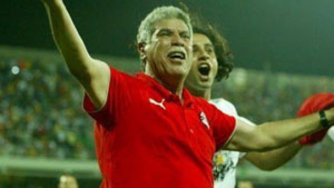 المصريون يهجرون ملعب القاهرة و”الفراعنة” يخشون فقدان أنصارهم
