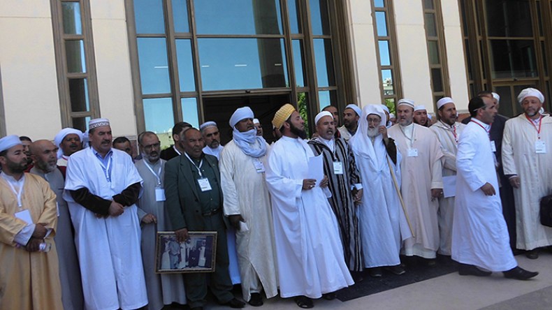 اتركوا الإمام والمعلّم!