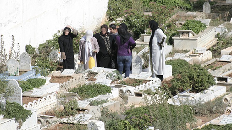 المقابر في سطيف تتحول إلى فضاء للتنزه.. العشق والغرام
