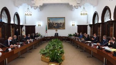 Tebboune réunit les membres du Comité de suivi de l’évolution du Covid-19
