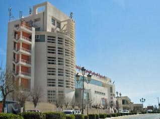 Algerians Bank savings exceed investment loans