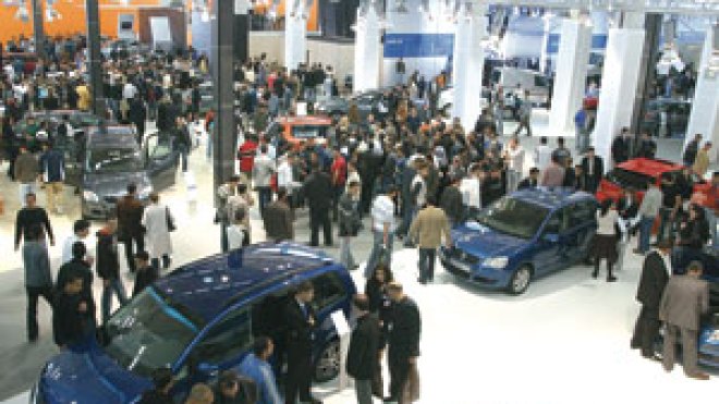 وكلاء صانعي السيارات يقررون تخفيض الأسعار