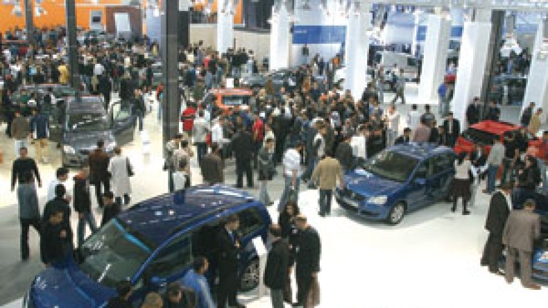 وكلاء صانعي السيارات يقررون تخفيض الأسعار