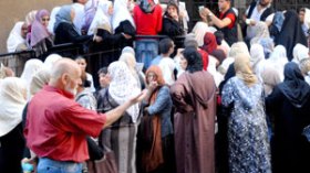 مشادات وشجارات على قفة رمضان أمام البلديات