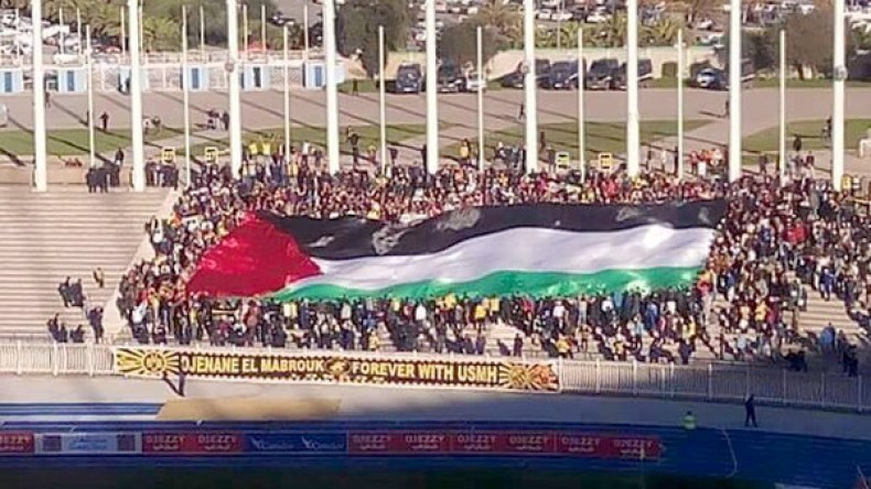 مئة ألف جزائرية وجزائري سيهتفون “فلسطين” ويحملون أعلامها