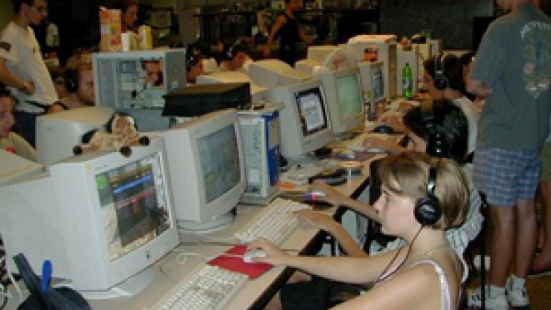 65 بالمائة من الشباب مدمنون على المواقع الإباحية