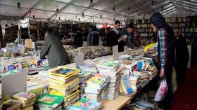 هتافات مؤيدة للقذافي تلغي ندوة في معرض القاهرة للكتاب