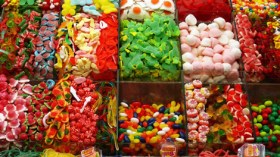 الجزائريون يستهلكون 5 ملايير دولار من الحلوى المستوردة سنويا