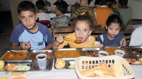 عمال بالبلديات يزاحمون التلاميذ.. وغلق 400 مطعم مدرسي