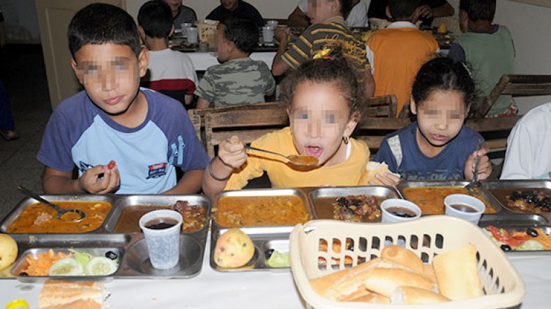 التقشف يدفع إلى إلغاء “مجانية” استفادة التلاميذ من المطاعم المدرسية!