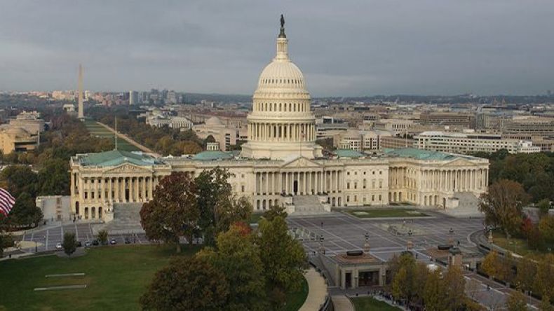 الكونغرس الأمريكي يصوت على تمديد العقوبات ضد إيران