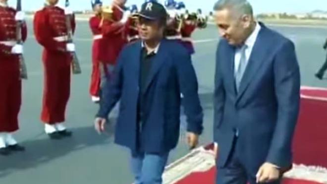 رئيس جمهورية بالاو يصل قمة المغرب بهندام “غريب”