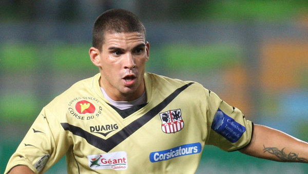 Carl Medjani to Echorouk: â€œDo not ask me about Morocco. Qualification to Africa Cup 2012 is the most importantâ€