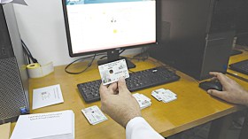 جزائريون “يتخلّون” عن بطاقاتهم وجوازاتهم البيومترية!