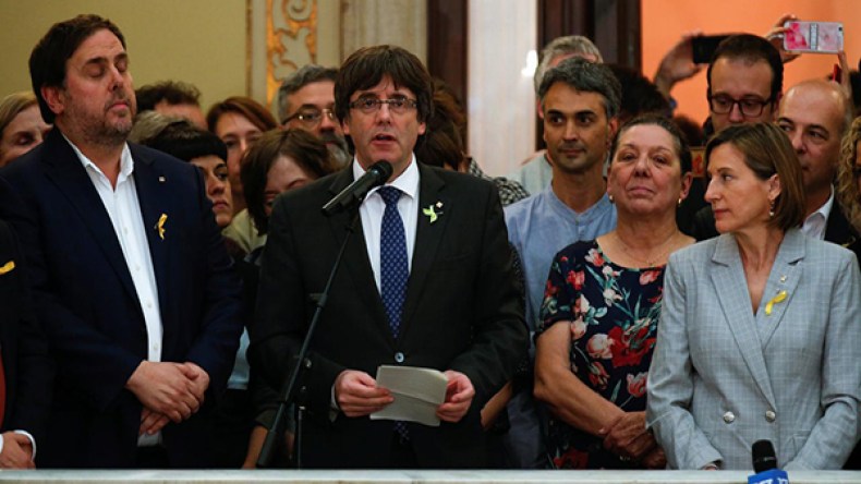 كاتالونيا تدعو إلى “معارضة ديمقراطية” لقرارات مدريد