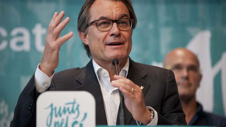 القضاء الإسباني يستدعي رئيس كاتالونيا الانفصالي