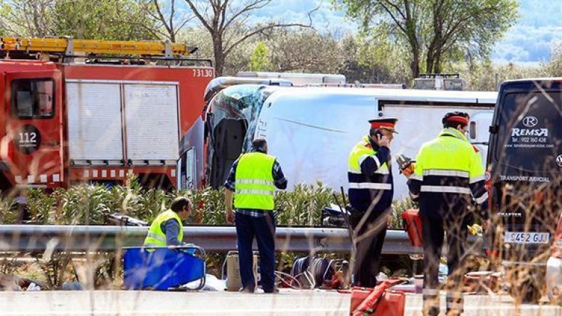 14 قتيلاً في حادث حافلة تنقل طلاباً أجانب في إسبانيا