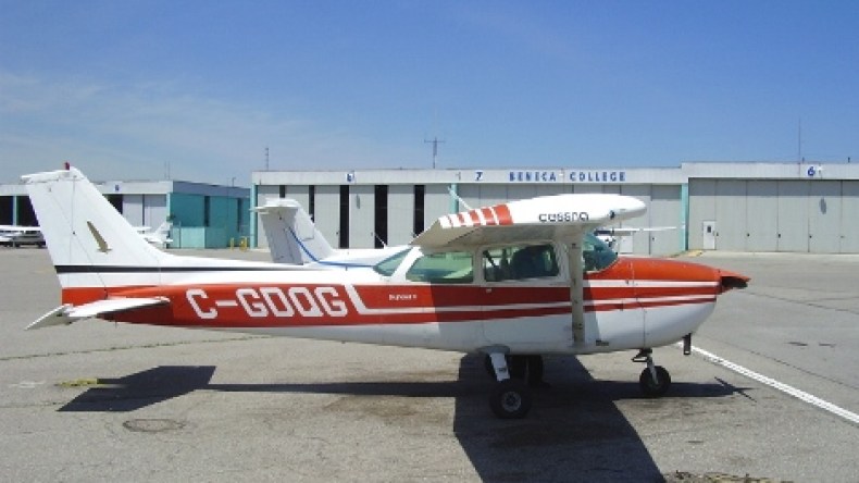 راكب بريطاني ينجح في الهبوط بطائرة بعد إصابة الطيار بوعكة