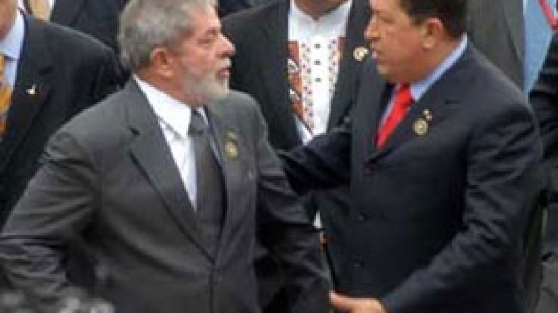 “الجو حار لكن سأقذفك بفردة حذائي إذا لم تحترم الوقت”