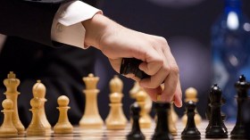 تل أبيب ترد على دعوات مقاطعتها بكاريكاتير مسيء