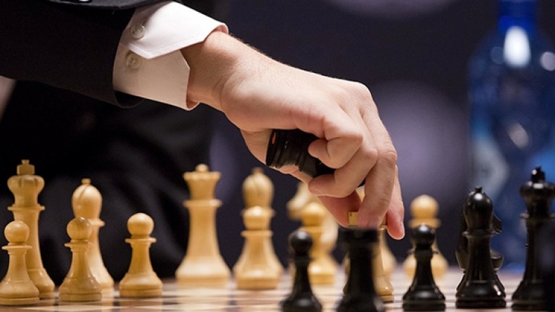 تل أبيب ترد على دعوات مقاطعتها بكاريكاتير مسيء