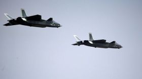 الصين تكشف لأول مرة عن المقاتلة الشبح جيه-20