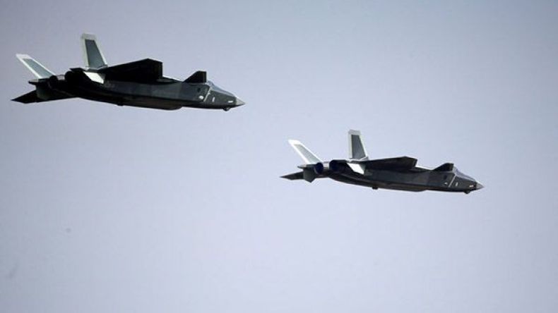 الصين تكشف لأول مرة عن المقاتلة الشبح جيه-20