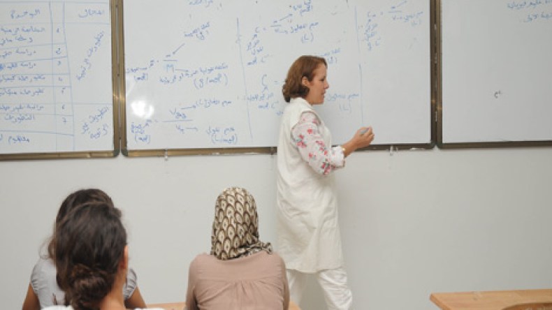 رفع الساعات الإضافية للأساتذة وتسوية المناصب المكيفة