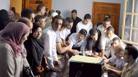 منح المناصب “تحت الطاولة” يحرم 42 ألف أستاذ من التوظيف!