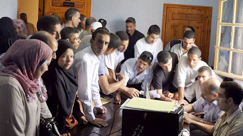 منح المناصب “تحت الطاولة” يحرم 42 ألف أستاذ من التوظيف!