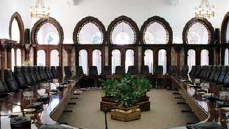 بوتفليقة ينظر في اقتراحات وزير المالية لتأمين الجزائر من الأزمة العالمية