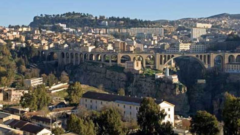 3 طوابع بريدية بمناسبة “عاصمة الثقافة العربية”