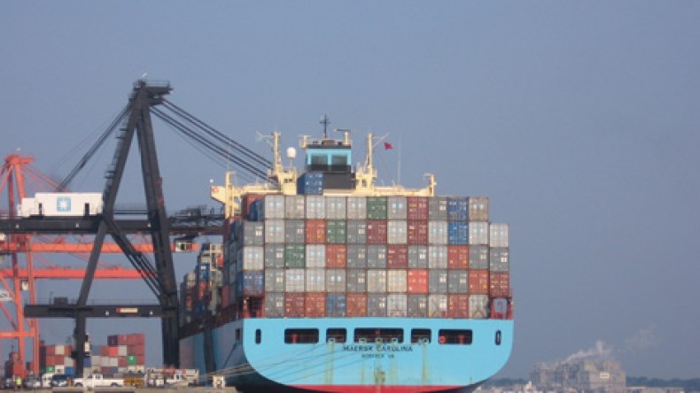 شركات الشحن البحري تخيّر الجزائريين بين الدفع “بالدوفيز” أو التجويع