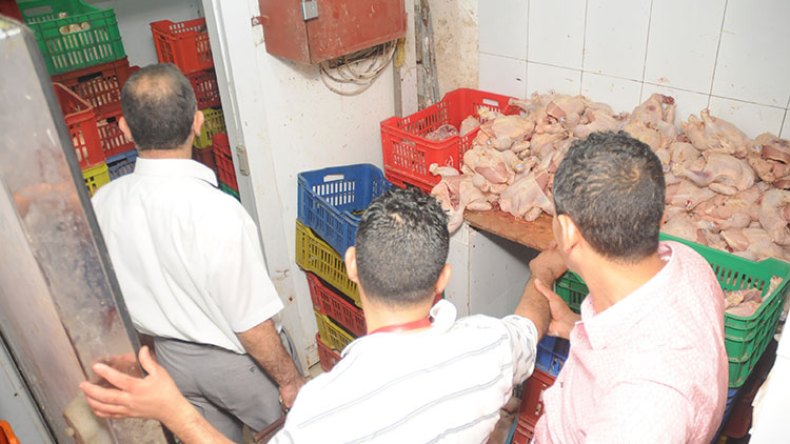 توقفوا‮.. ‬أنتم تتزاحمون على‮ “‬الجيفة‮”!‬