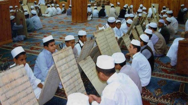 الشروق تكرم 80 حافظا للقرآان بالبويرة