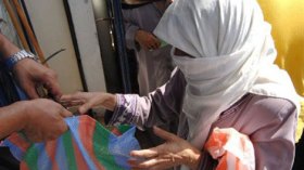 ستة أيتام يعيشون على الخبز والماء يستغيثون
