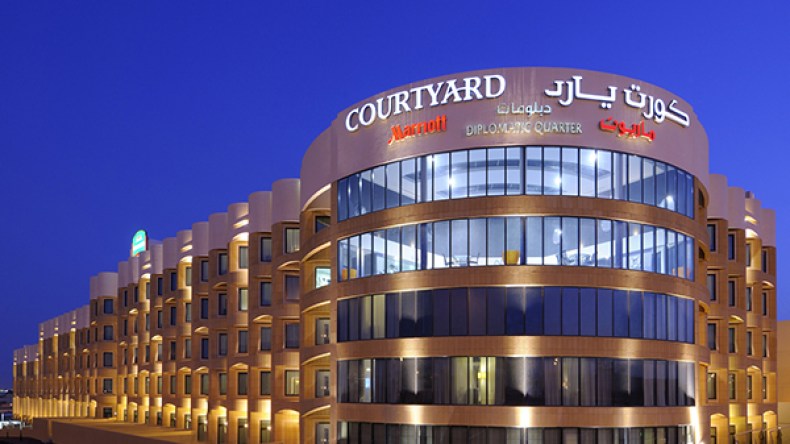 السعودية تخلي فندقاً آخر لاستيعاب المعتقلين الجدد