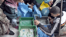 شراء العنب مقابل الحصول على الحليب بالشلف!