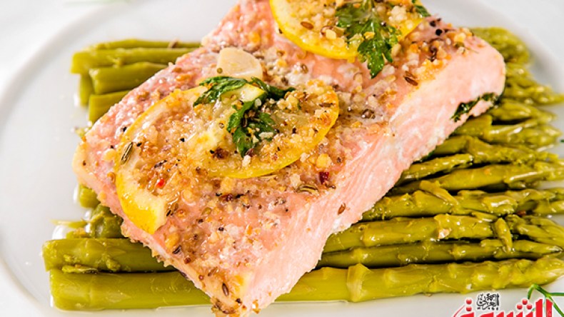 سمك السلمون بالهليون الأخضر
