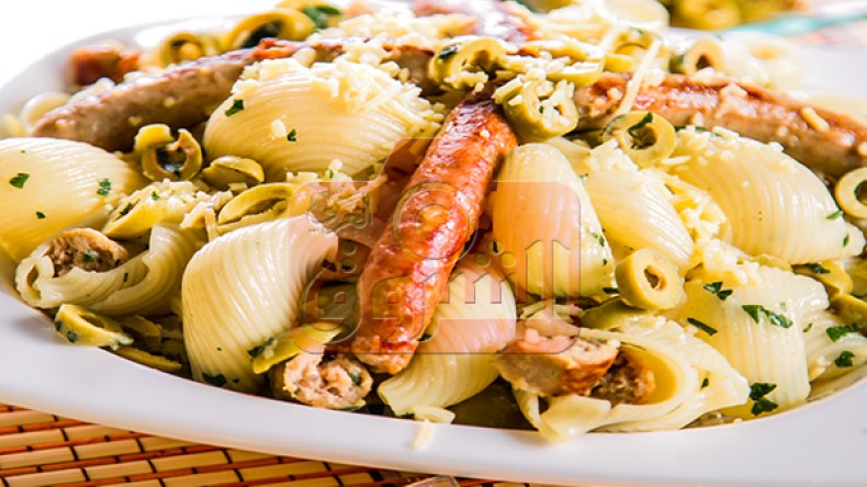 معكرونة بالنقانق