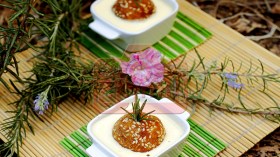 كريات البطاطا بالجلجلان وإكليل الجبل