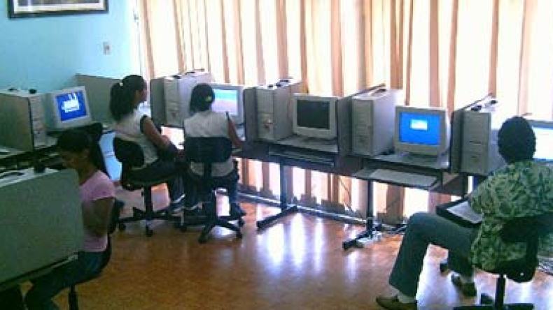 برنامج استعجالي لإنقاذ مشروع “أسرة تك” قبل 2010