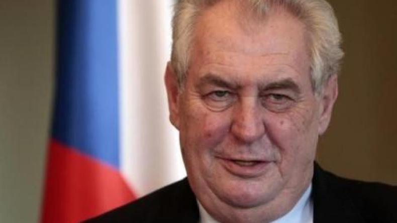 الرئيس التشيكي يمنع السفير الأمريكي من دخول مقر الرئاسة