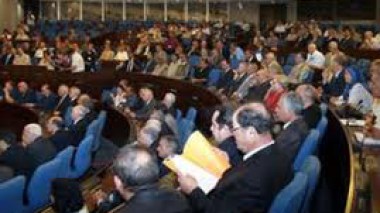 Large débat politique sur le projet de loi sur les partis avant son examen par le Parlement