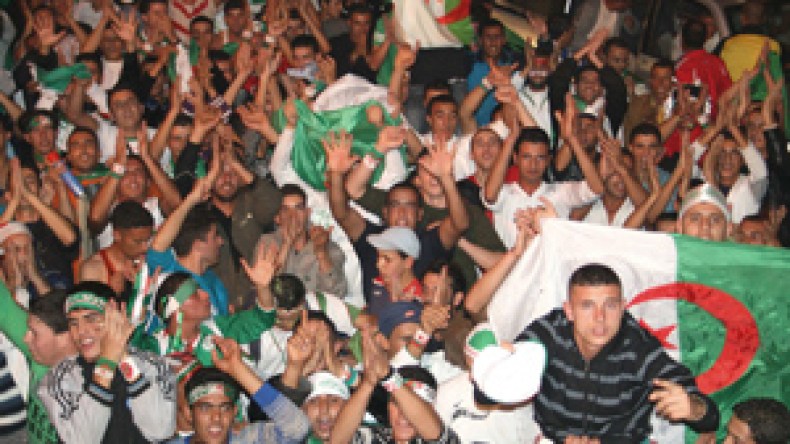 أنصار “الخضر” ظاهرة دورة 2004